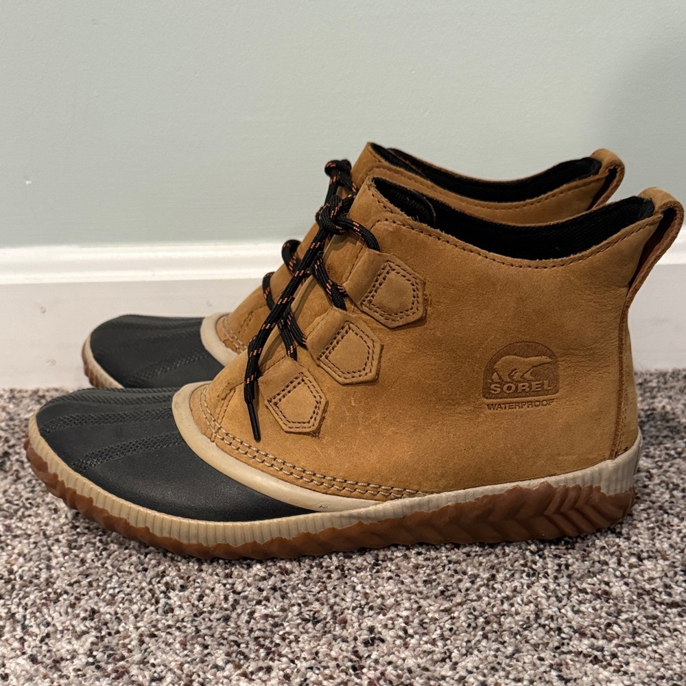Sorel Tan and Black Waterproof Boots